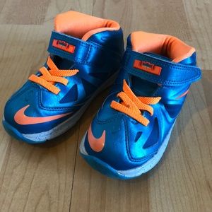Toddler Nikes size 8